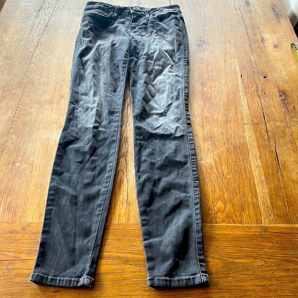 BEBE Jeans Women size 26 Black Slim Fit Denim Skinny Leg Stretch